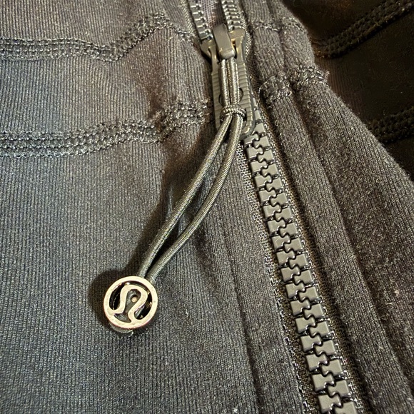 Lululemon Define Jacket – Black- Size 8🖤✨ - Picture 7 of 10